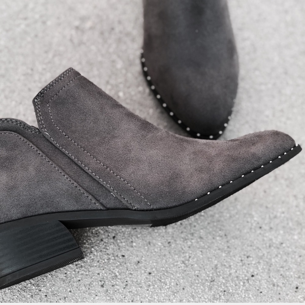 Last 1! City Classified Great Gray studded bootie - Picture 2 of 5